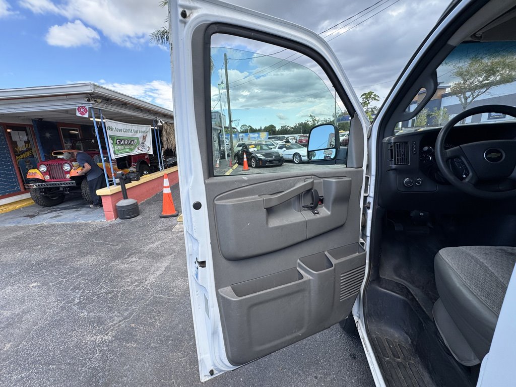2017 Chevrolet Express Cargo Work Van - Photo 14