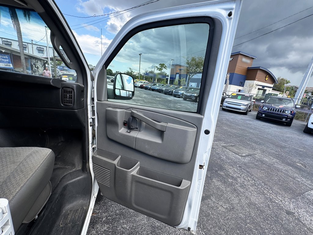 2017 Chevrolet Express Cargo Work Van - Photo 20