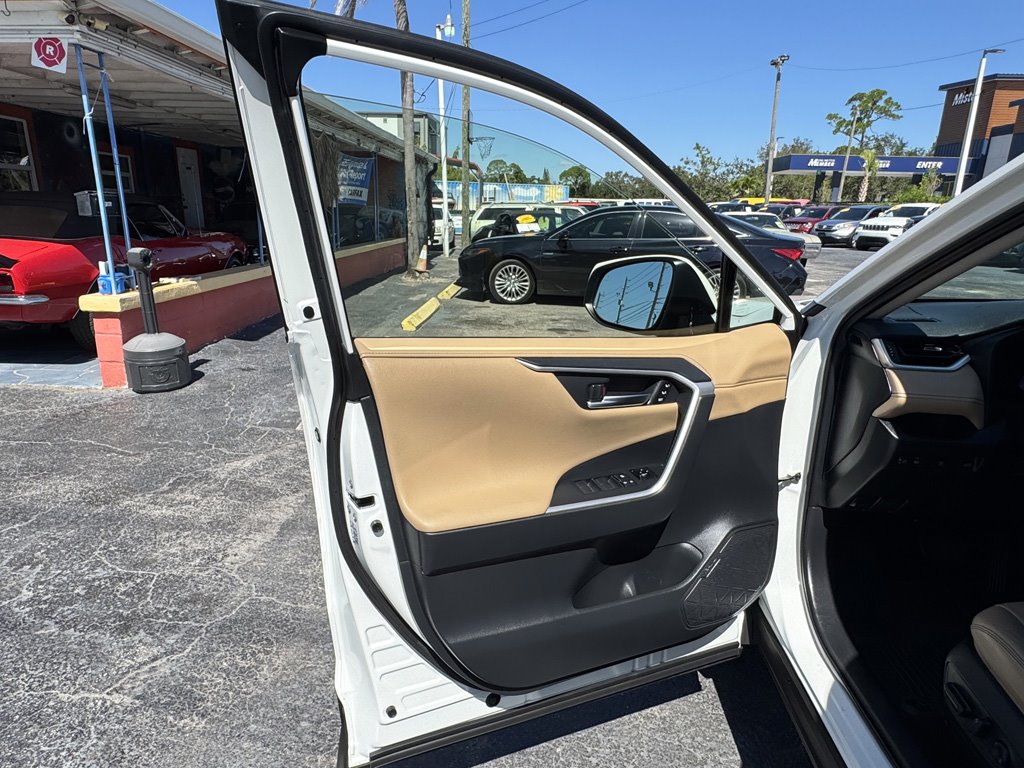 2019 Toyota RAV4 Limited - Photo 13