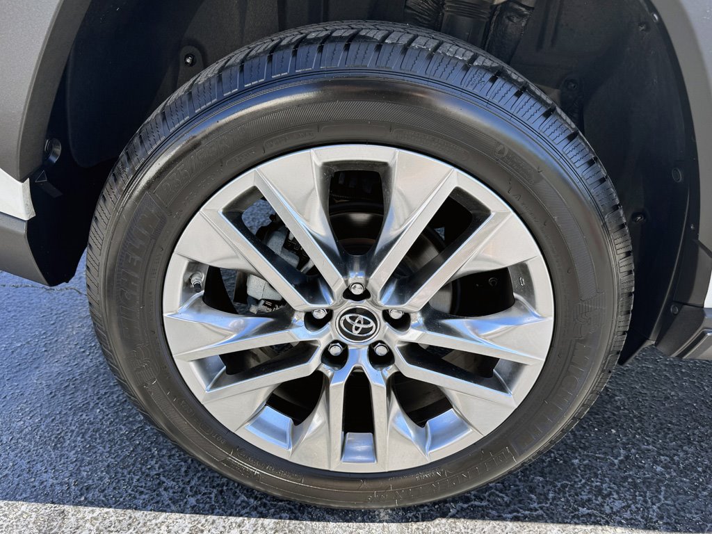 2019 Toyota RAV4 Limited - Photo 8