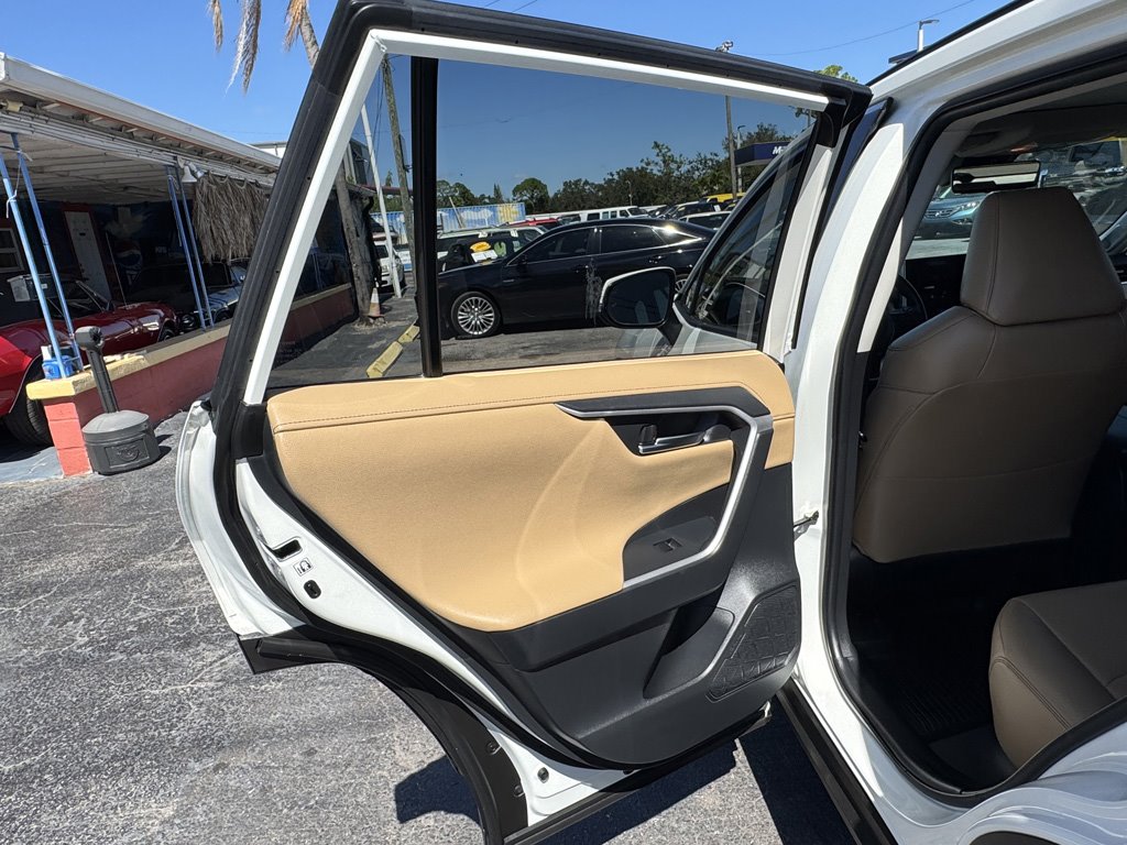 2019 Toyota RAV4 Limited - Photo 27
