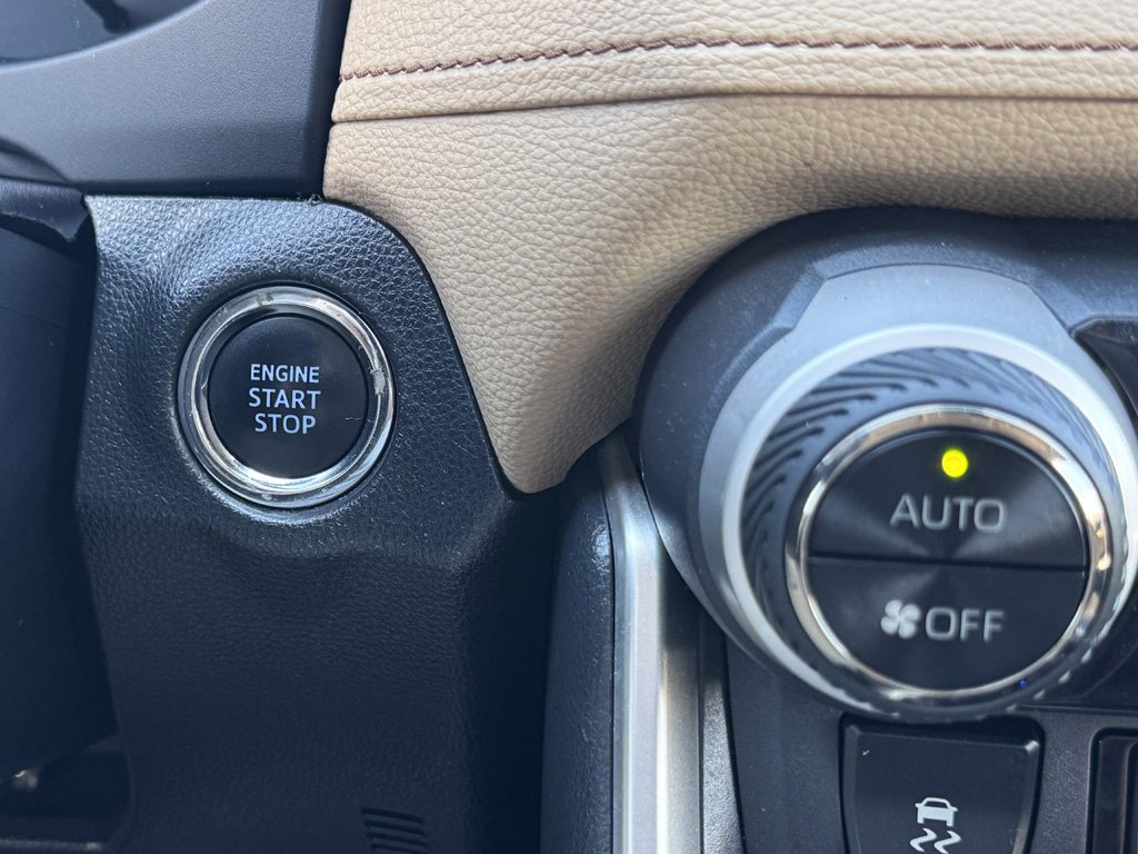 2019 Toyota RAV4 Limited - Photo 18