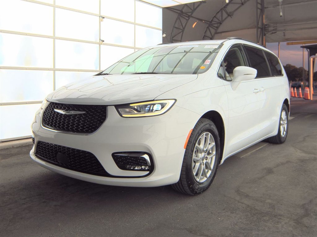 2022 Chrysler Pacifica Touring L's photo