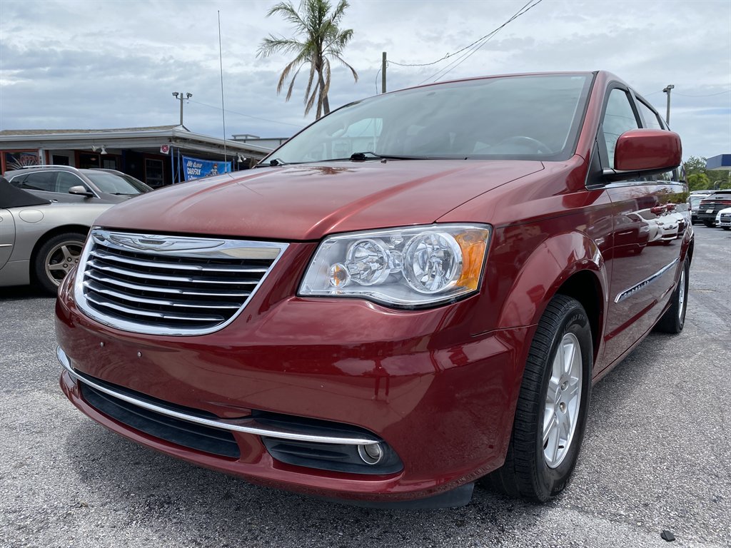 2011 Chrysler Town & Country Touring's photo