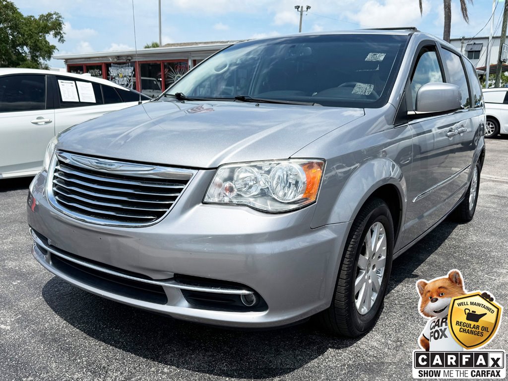 2015 Chrysler Town & Country Touring's photo